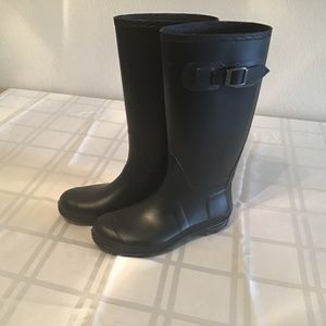 WOMAN’S RAIN BOOTS